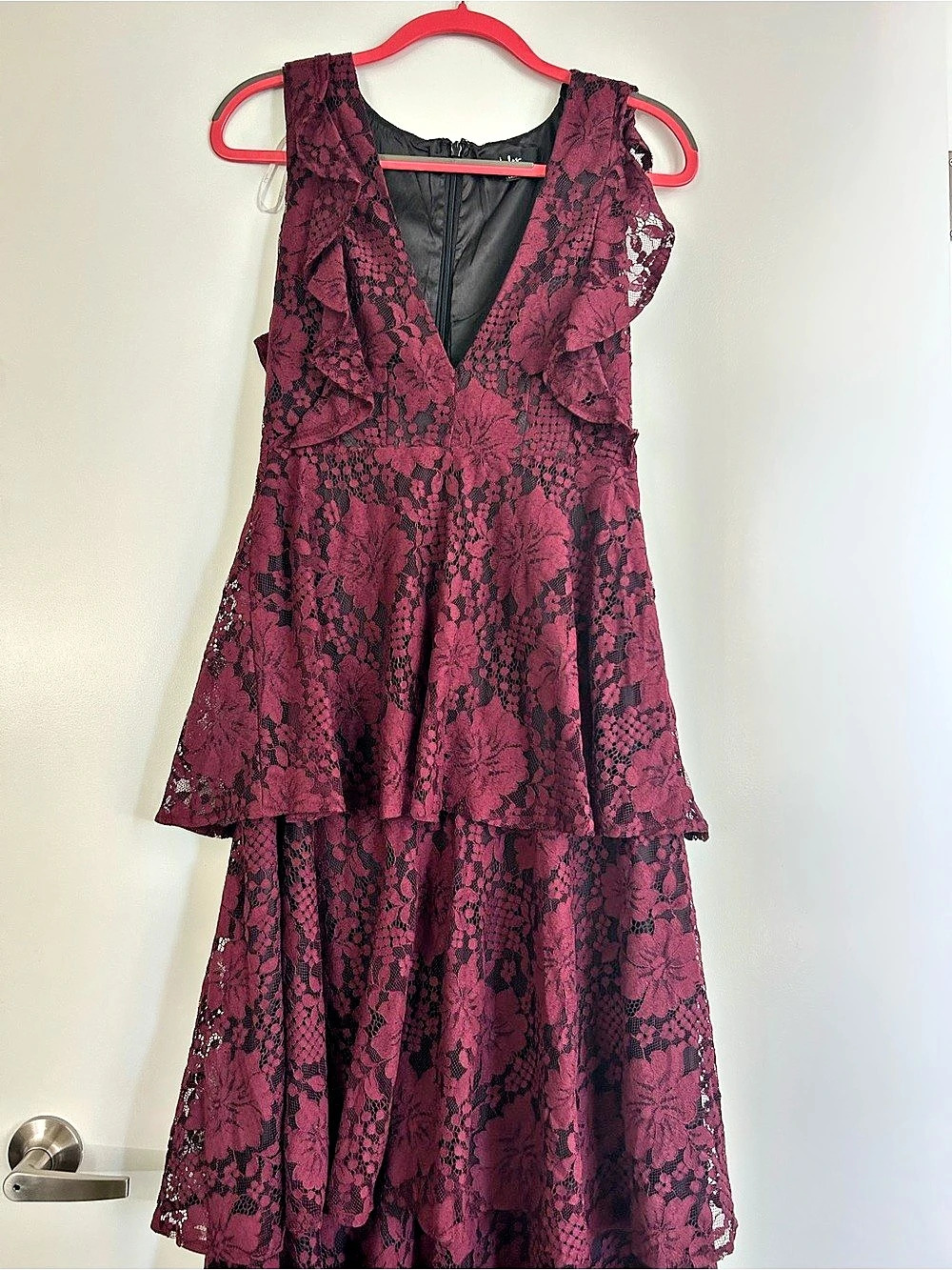 Lulu's Floral Maxi Dress in Purple & Black Size Medium Like New